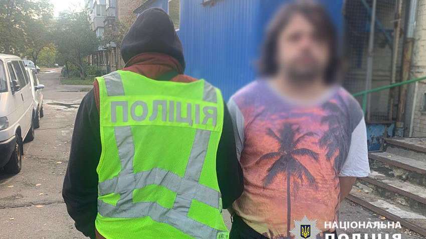 У Києві затримали чоловіка, який на Хрещатику принижував загиблих військовослужбовців