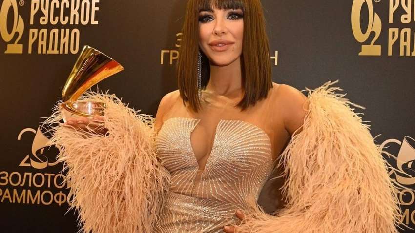 Скандальна Лорак згадала про сім‘ю, яка залишилася в Україні