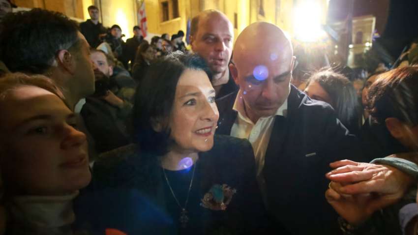 Президент Грузии пришла на антиправительственный протест (ФОТО) Президент Грузии пришла на антиправительственный протест (ФОТО)
