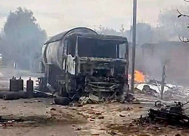 Окупанти скинули дрон на вантажівку з газовими балонами: загинули люди та мала дитина