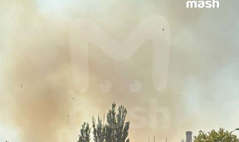 Все в дыму, нет света и воды: в Крыму горят сразу четыре больших подстанции Все в дыму, нет света и воды: в Крыму горят сразу четыре больших подстанции