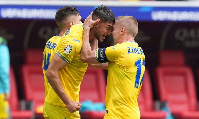 Украинская сборная одержала первую победу и сохранила шансы на выход в плей-офф Украинская сборная одержала первую победу и сохранила шансы на выход в плей-офф