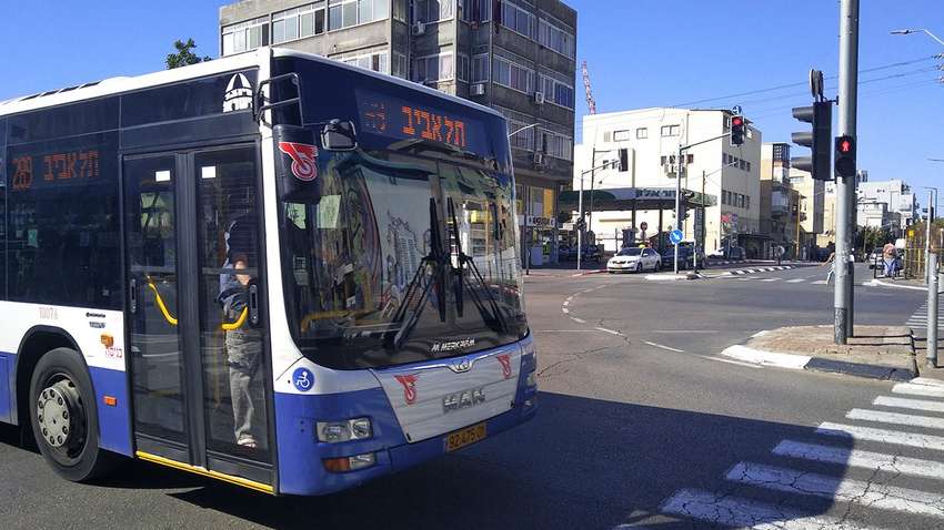 "Нарушая традиции со времен Моисея": в Израиле запустили автобус, курсирующий в шаббат