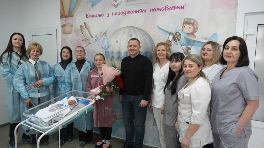 На Буковині жінка народила десяту дитину: у родині тепер п’ятеро синів і п’ятеро доньок