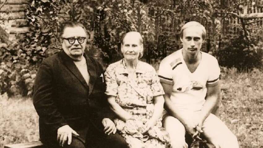 Батька Путіна змусили одружитися з його матір’ю: що відомо про шокуючий епізод Батька Путіна змусили одружитися з його матір’ю: що відомо про шокуючий епізод