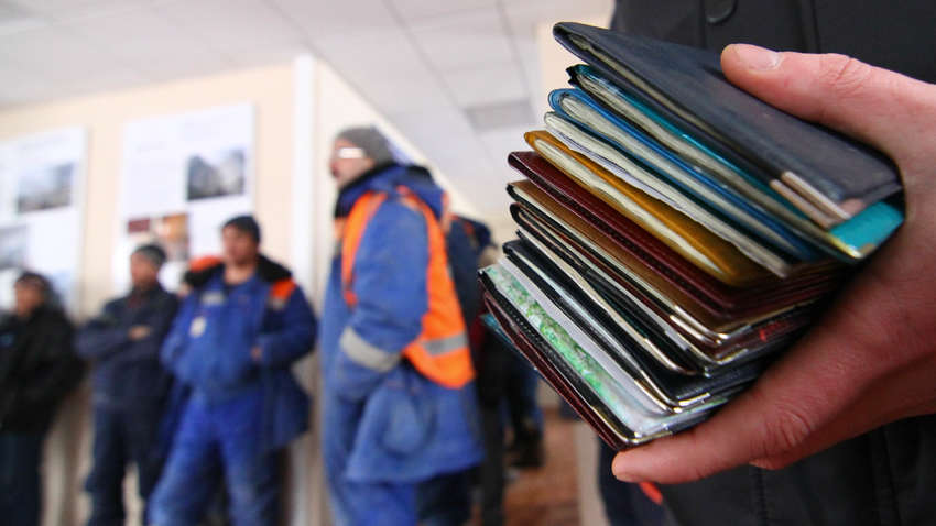 Названы основные страны, где “торгуют” украинцами 