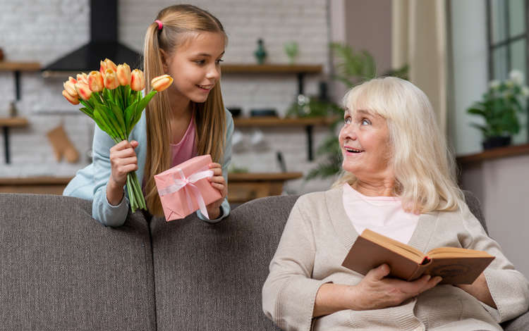 Теплі привітання для бабусі: як вибрати слова для важливого дня Теплі привітання для бабусі: як вибрати слова для важливого дня