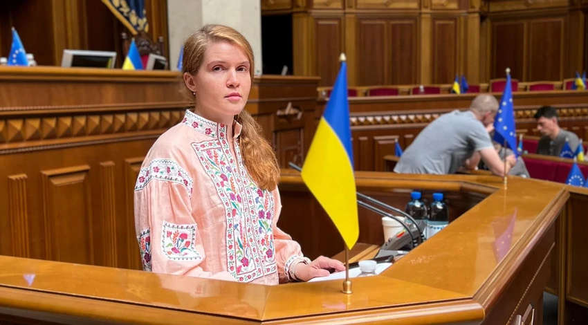 Що відбувається в Слузі народу: про що говорить ситуація з Безуглою