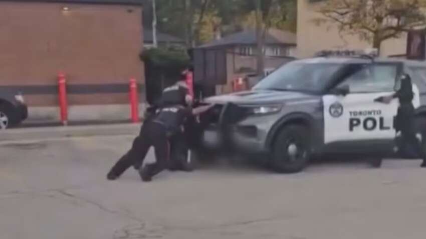 В Торонто полицейские случайно дважды переехали преступника: курьезное видео