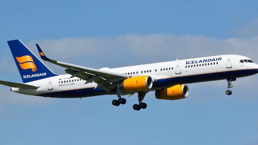 «VIP-карантин»: школьную учительницу изолировали в ванной самолета из-за положительного теста на COVID