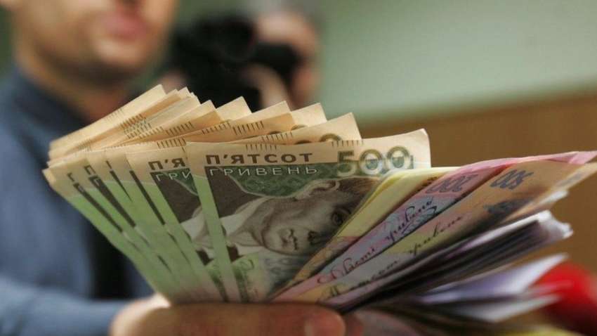 Зарплати чиновників пропонують прив'язати до ВВП