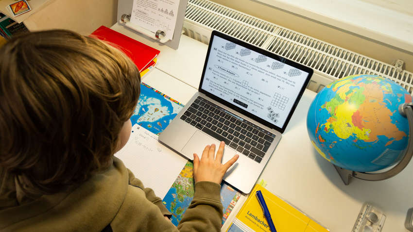 В МОН опубликовали расписание онлайн-уроков для школьников