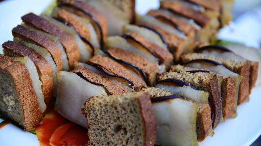 Что происходит со стоимостью сала в Украине: цены на рынках 