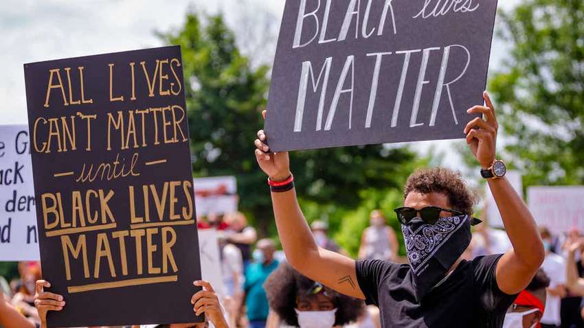 Вбивство афроамериканця Флойда: відпустили ще одного підозрюваного екс-поліцейського Вбивство афроамериканця Флойда: відпустили ще одного підозрюваного екс-поліцейського