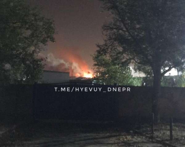 Сильний вибух в Дніпрі: горить завод
