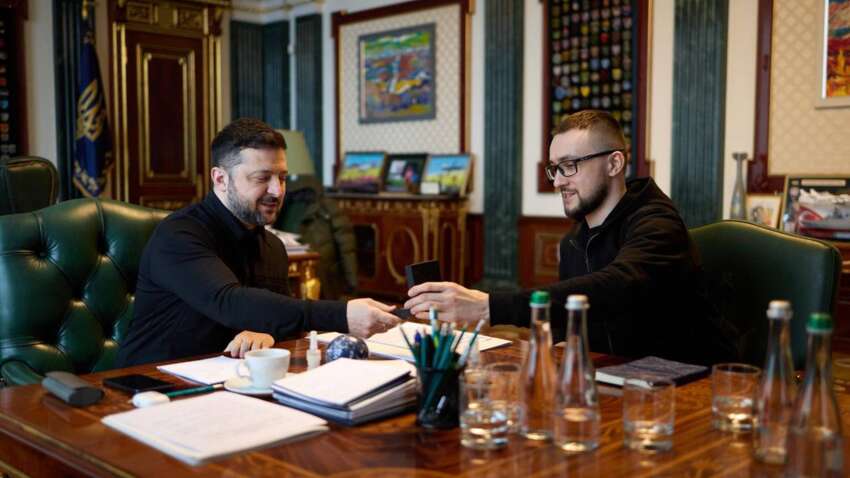 Передав скарги від військових: Стерненко зустрівся із Зеленським