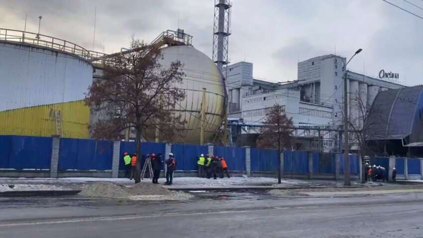 Удар по «Олейні» у Дніпрі: у місті роблять усе, щоб олія не потрапила у річку Удар по «Олейні» у Дніпрі: у місті роблять усе, щоб олія не потрапила у річку