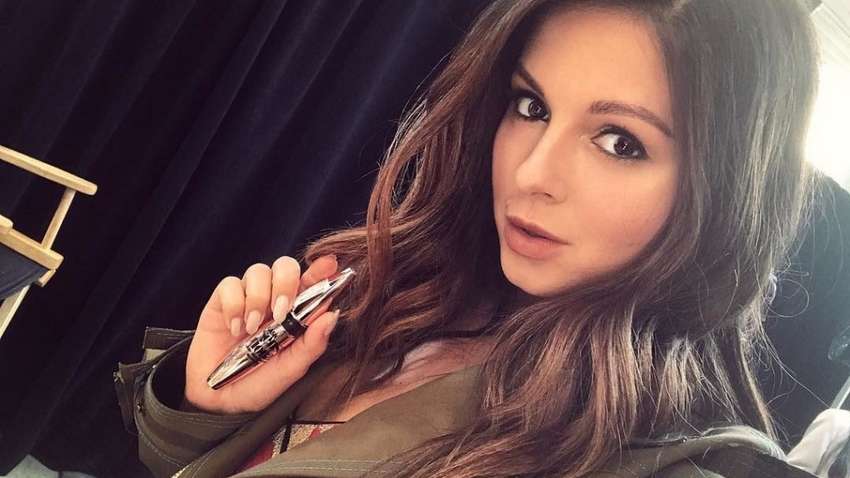 «У меня собаку так зовут»: Нюшу высмеяли за странное имя дочери