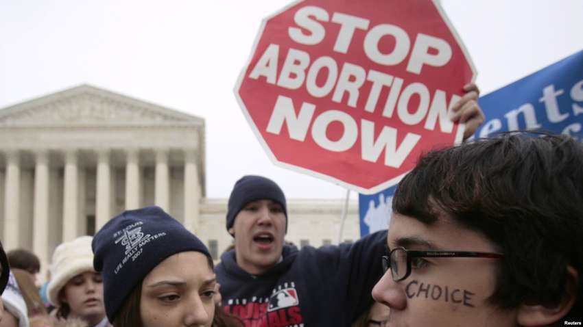 У Словаччині тисячі людей вийшли закликати до заборони абортів