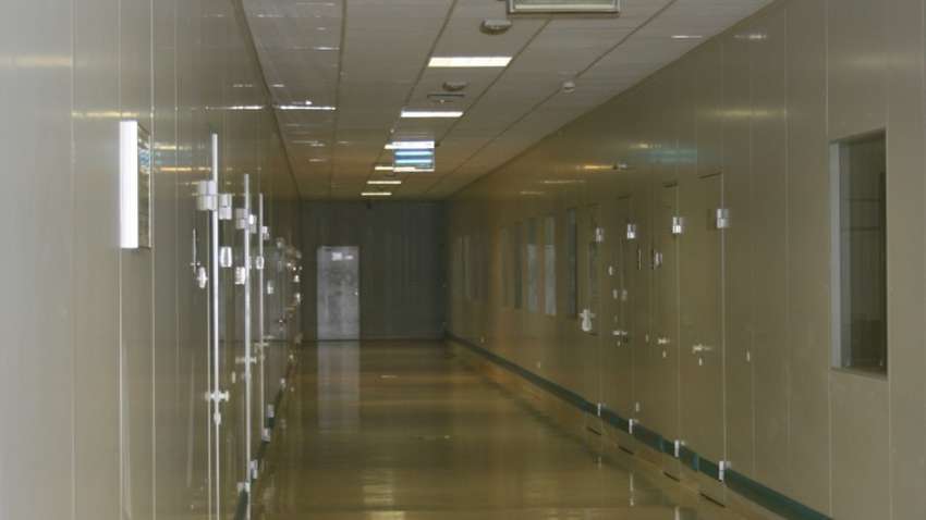 Стриптиз у російському морзі: двоє співробітниць звільняються, а начальник знятий з посади (18+)