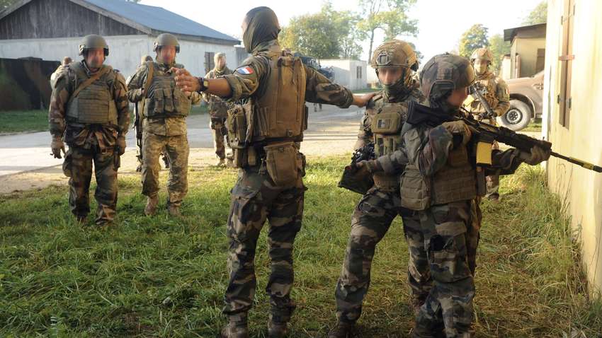 Как в тюрьме: сбежавший из 155 бригады военный рассказал про обучение во Франции