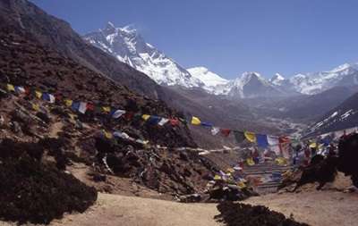 У Непалі автобус з пасажирами зірвався з обриву
