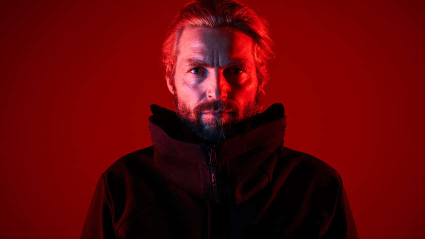 Дизайнеры создали куртку, которая позволяет спать в космосе