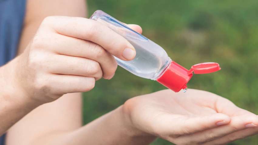 Ученые рассказали, чем опасны антисептики для рук