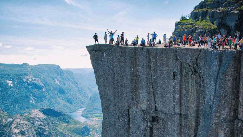 Норвежцы построят отель над пропастью