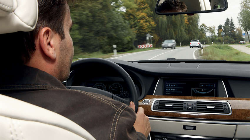 Водители смогут смотреть видео за рулем