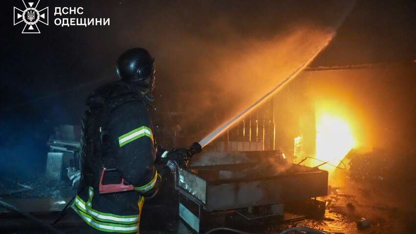 Массированный удар РФ по Одесской области: спасатели показали фото