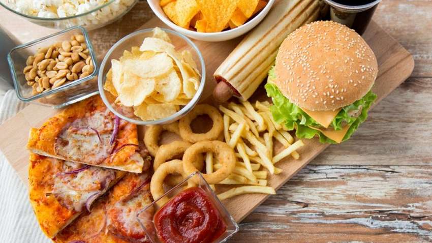 Обнаружена новая опасность сладкой и жирной пищи