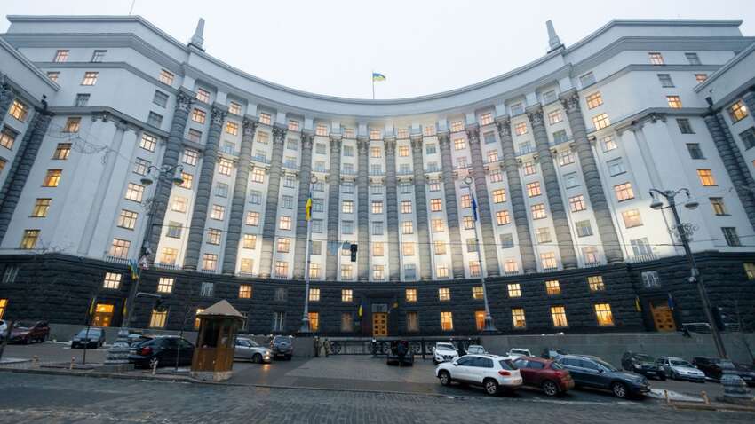 Стала известна судьба программ поддержки украинцев из-за приостановки помощи от США 