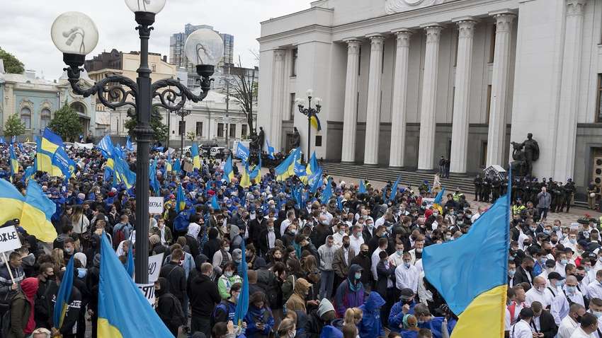 Скільки коштує бренд партії та політика в Україні 