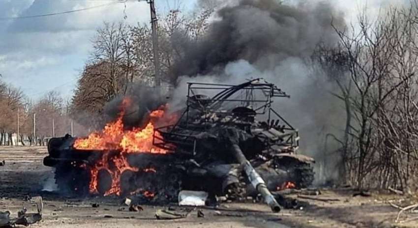 ЗСУ розбили величезну колону окупантів біля Ізюма (ВІДЕО)