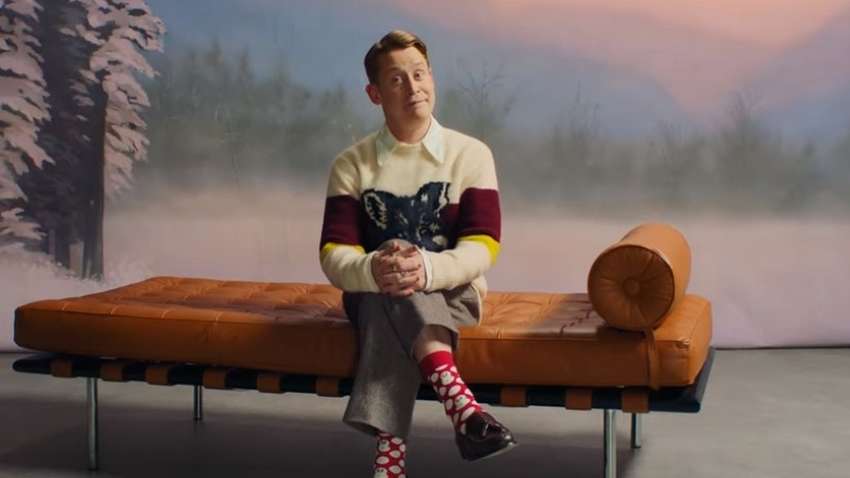 Маколей Калкин вместе с игуаной позировал для рекламы носков