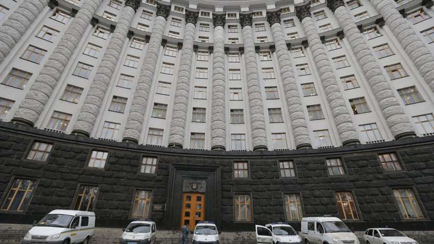 Кабмин будет работать пока Зеленский не примет решение