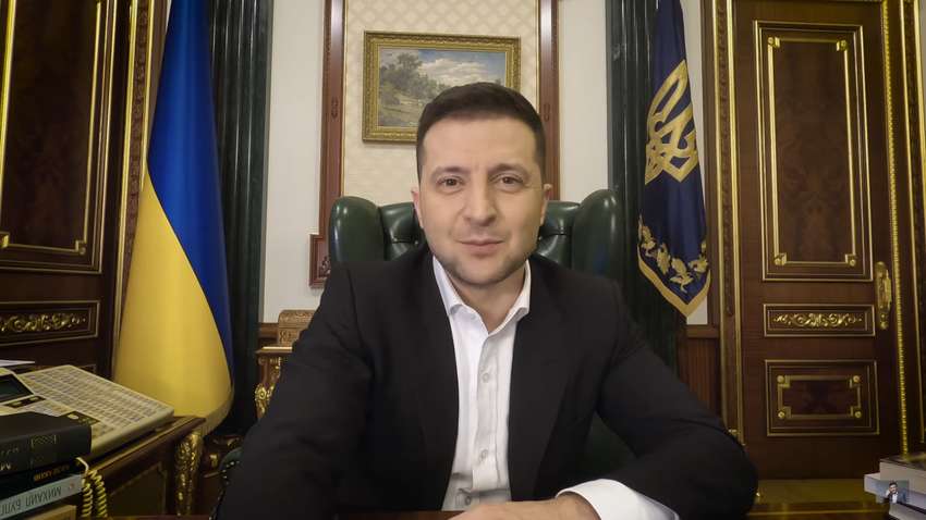 Зеленський російською мовою розкритикував Порошенка та Рабіновича і розповів про маніпуляції у ЗМІ