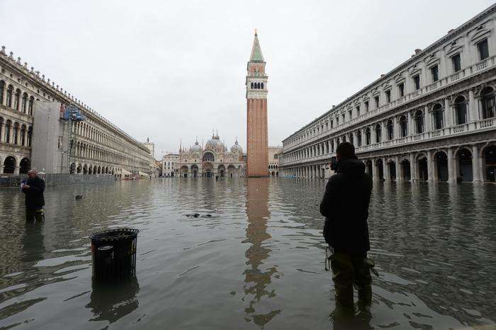 Повінь у Венеції: влада перекрила площу Сан-Марко і ввела надзвичайний стан 