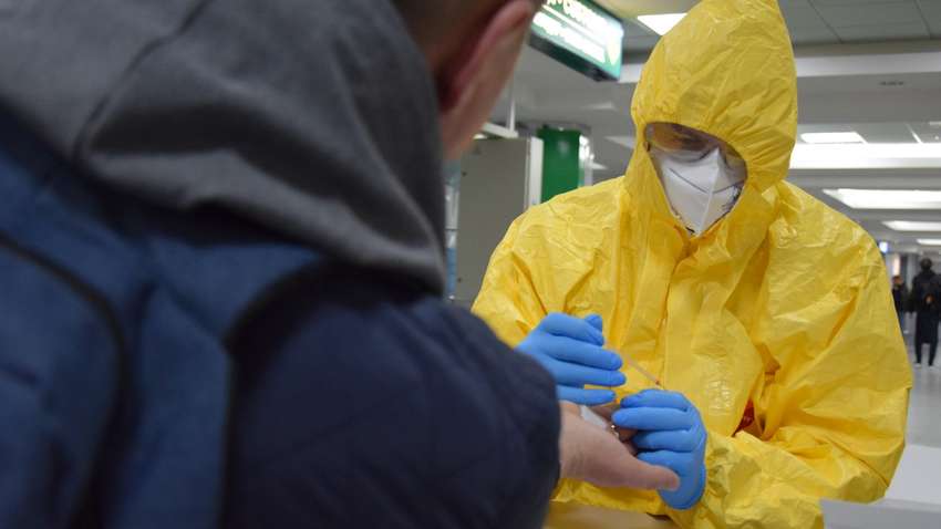 Власть взяла на вооружение предложение Медведчука о тестировании вернувшихся из «стран риска»