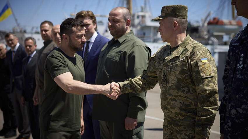 Сырскому ищут замену: на Западе раскрыли, кого Зеленский может поставить во главе ВСУ Сырскому ищут замену: на Западе раскрыли, кого Зеленский может поставить во главе ВСУ