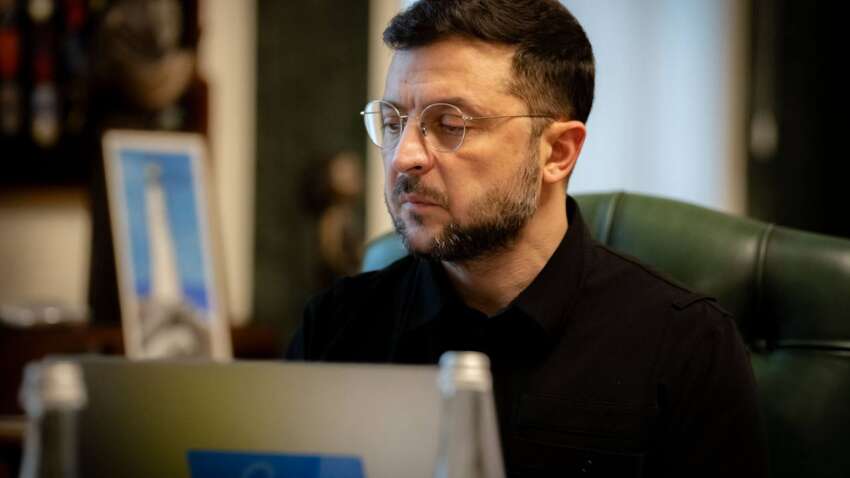 Зеленський пояснив, чому українським військовим не підвищують зарплати Зеленський пояснив, чому українським військовим не підвищують зарплати