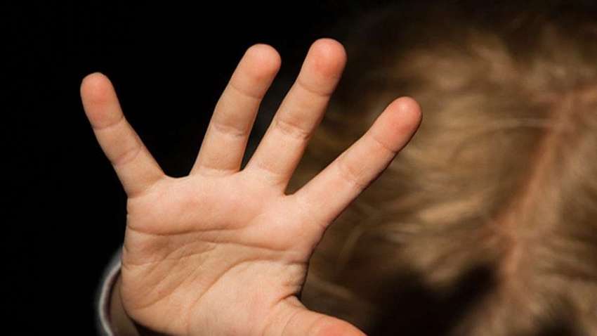  У Росії жінка в прямому ефірі побила онуку-інваліда (ВІДЕО)