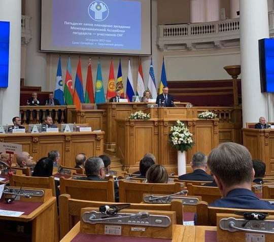 В России очередной скандал с флагом: в Санкт-Петербурге подняли украинский стяг