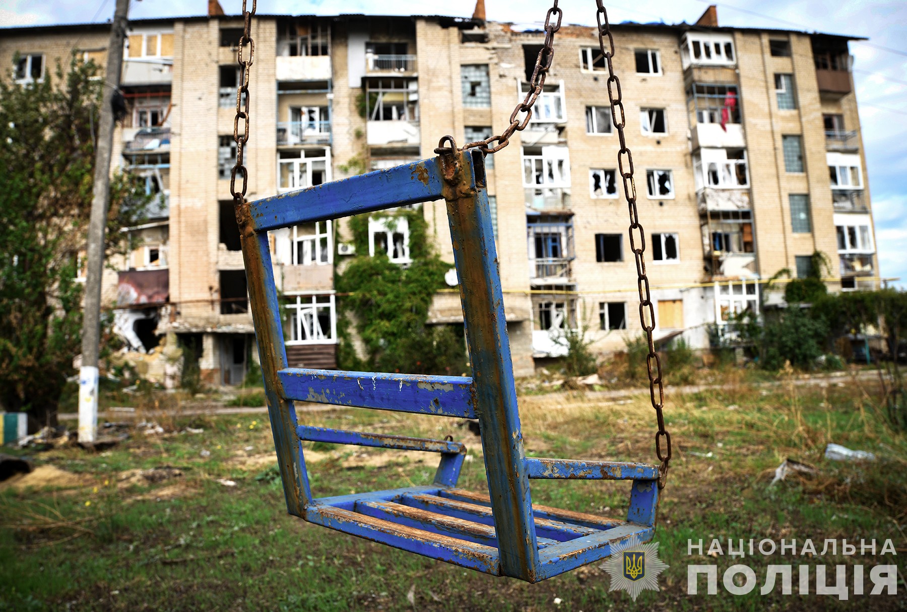 Бабуся залишилася сама в недобитому багатоквартирному будинку на Запоріжжі - фото 3