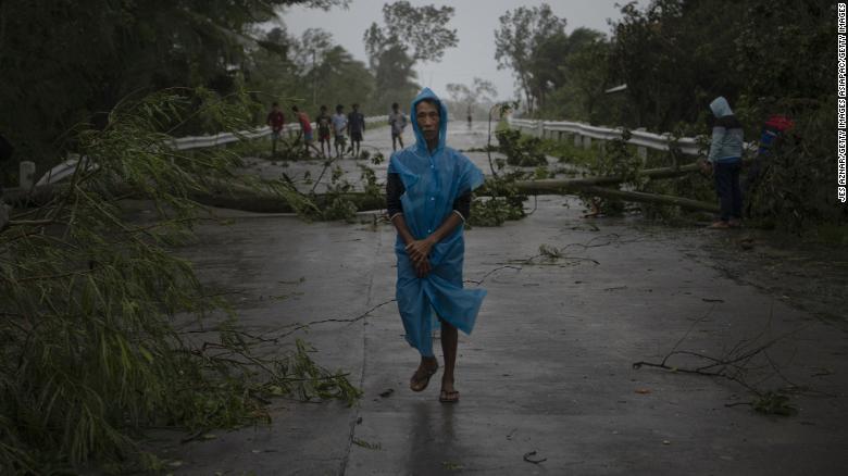 Сильнейший тайфун 2020 года обрушился на Филиппины, есть жертвы - фото 2