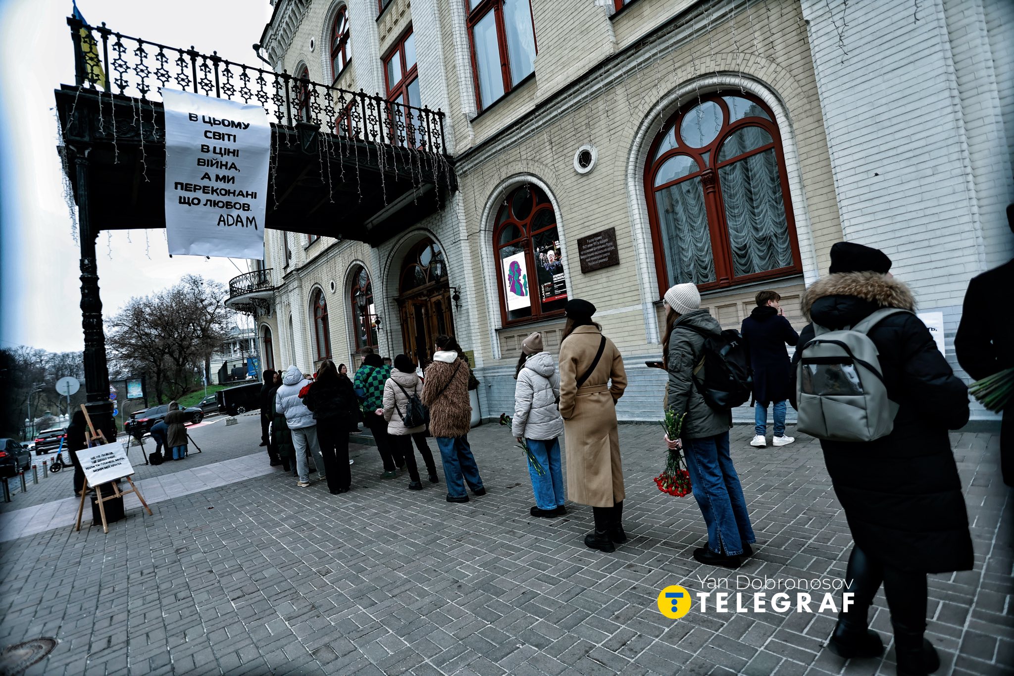В Киеве попрощались с солистом группы ADAM Михаилом Клименко: вдова растрогала речью    - фото 2