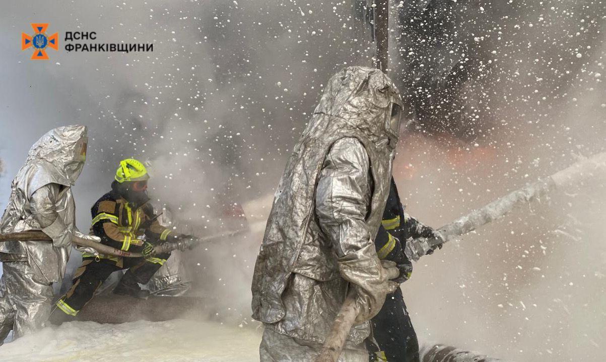 В ГСЧС показали, что ракеты наделали сегодня утром (ФОТО) - фото 7