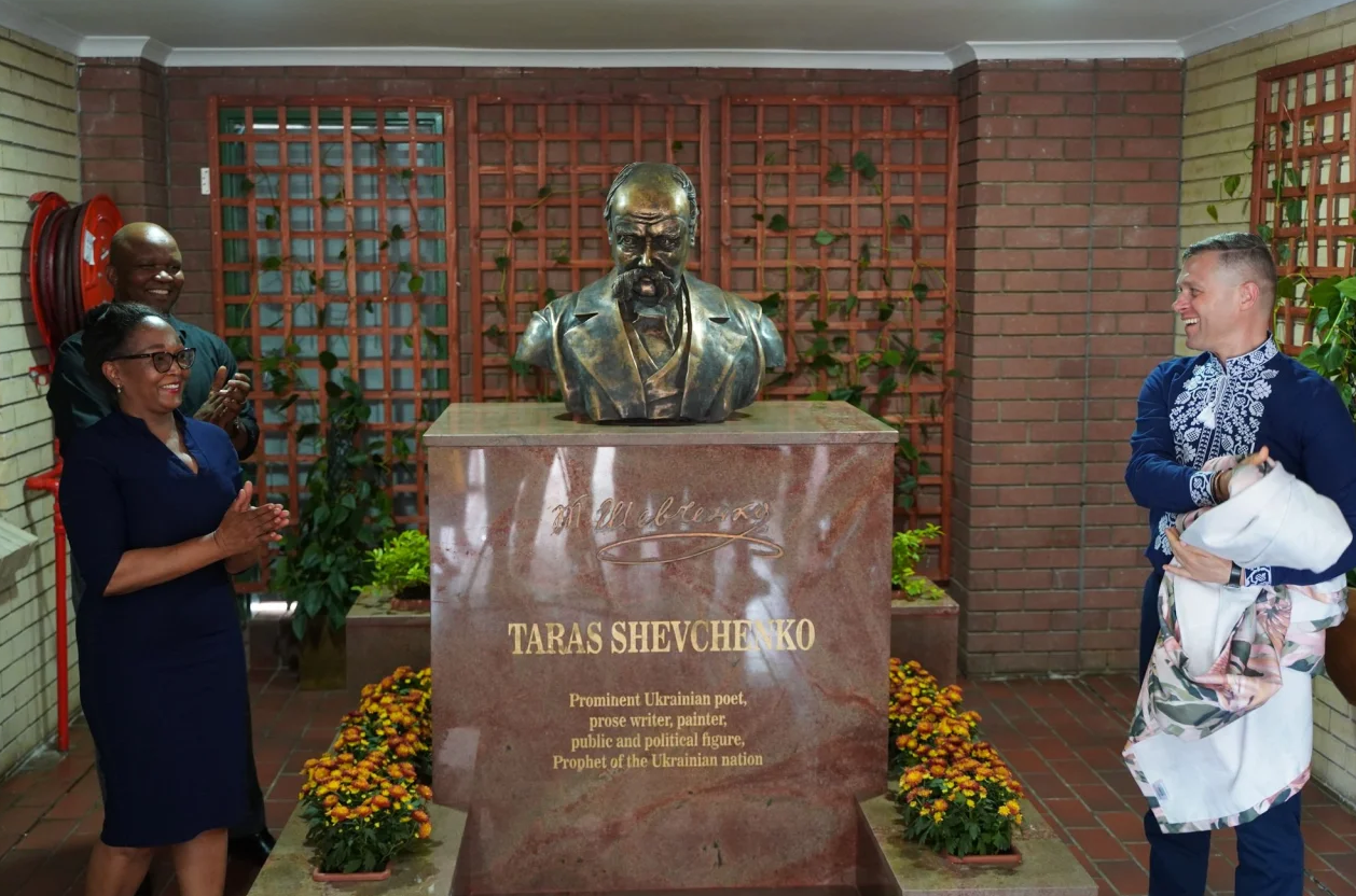 Тарасу Шевченко открыли первый памятник в Африке: как выглядит (ФОТО) - фото 2