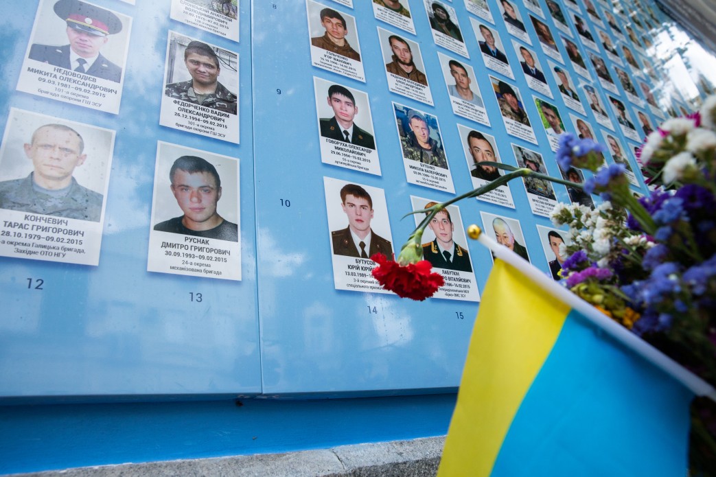 День памяти защитников Украины: как в стране чтят павших воинов (ФОТО) - фото 9